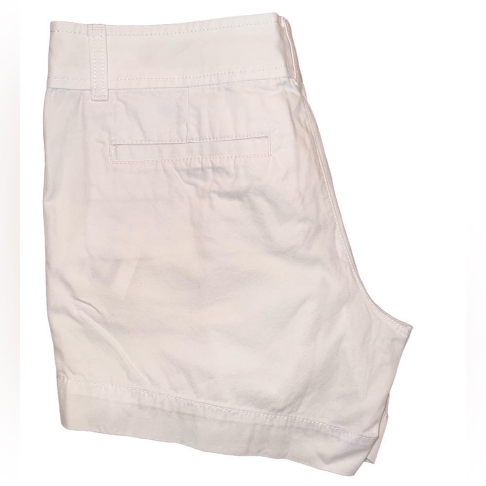 EUC Lilly Pulitzer Callahan 5" Shorts in Resort White Size 2 Casual Chino Shorts - Picture 2 of 8